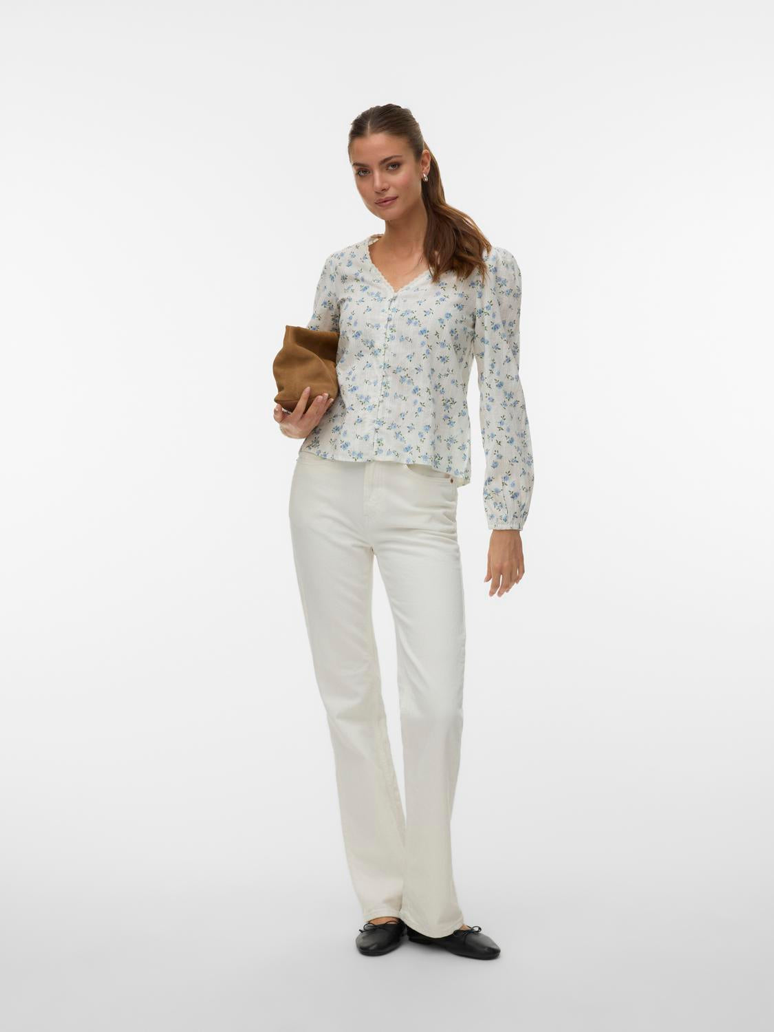 model_shot-front
